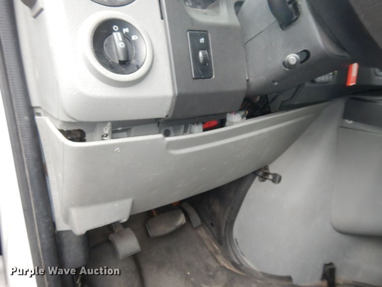 image for item IB9862 2014 Ford E450 Super Duty  shuttle bus