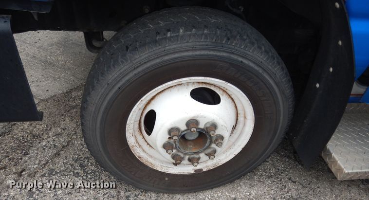 image for item IB9862 2014 Ford E450 Super Duty  shuttle bus