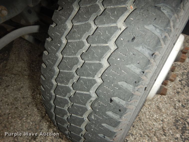 image for item IB9862 2014 Ford E450 Super Duty  shuttle bus