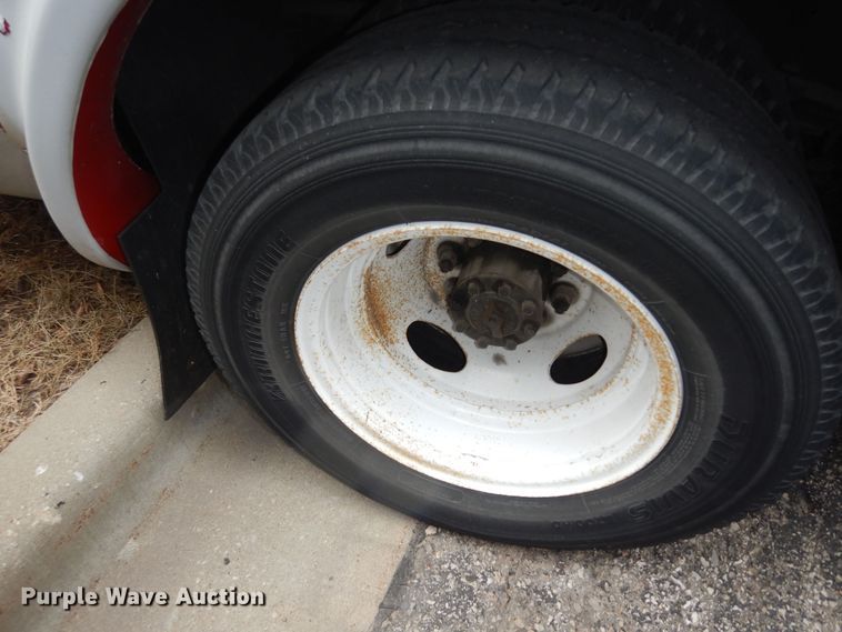 image for item IB9862 2014 Ford E450 Super Duty  shuttle bus