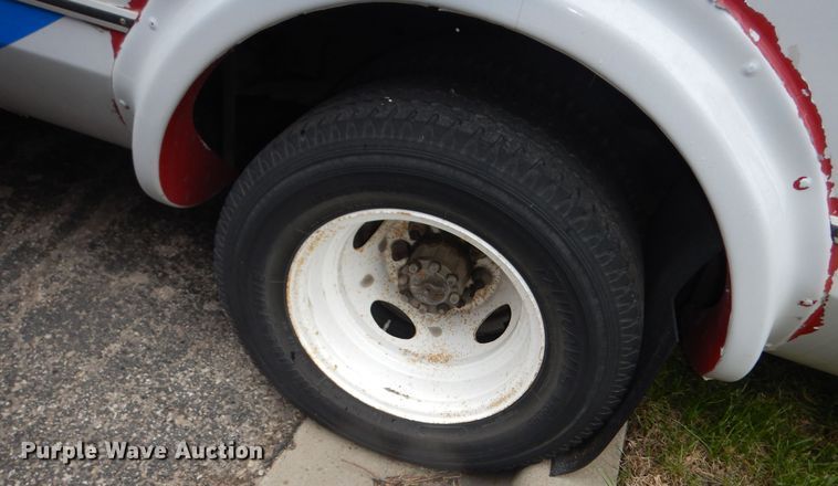 image for item IB9862 2014 Ford E450 Super Duty  shuttle bus