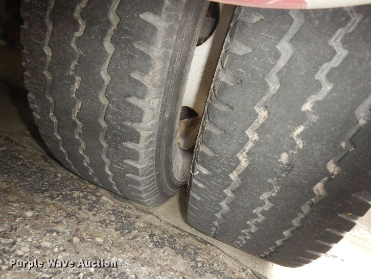 image for item IB9862 2014 Ford E450 Super Duty  shuttle bus