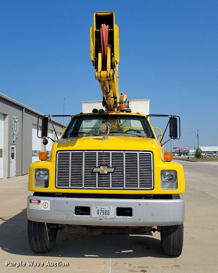 image for item IQ9914 1991  Chevrolet Kodiak  bucket truck