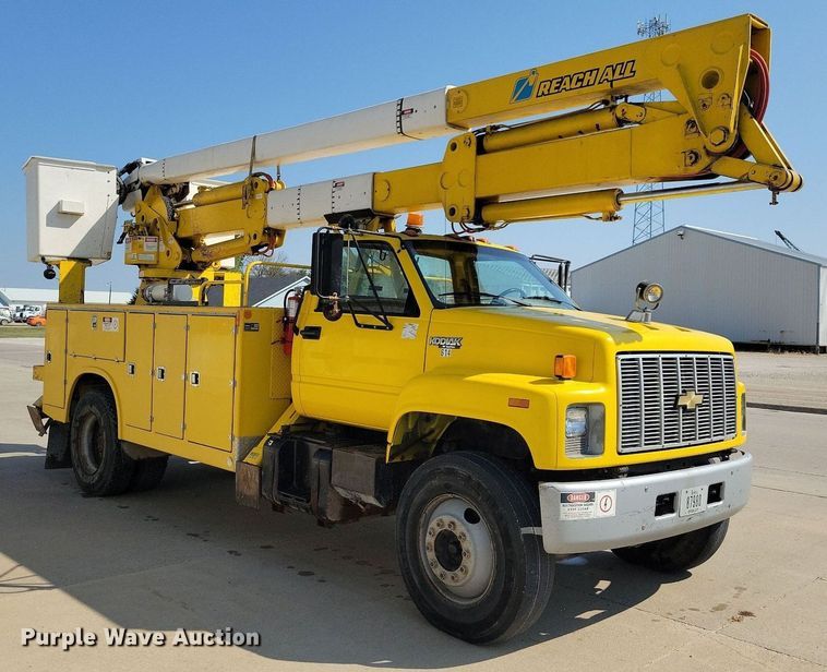 image for item IQ9914 1991  Chevrolet Kodiak  bucket truck