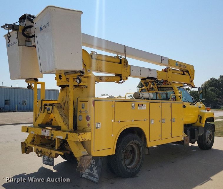 image for item IQ9914 1991  Chevrolet Kodiak  bucket truck