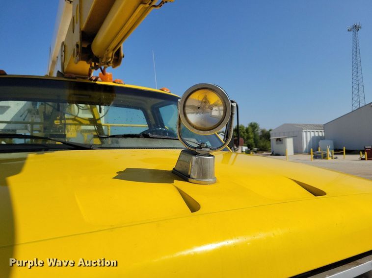 image for item IQ9914 1991  Chevrolet Kodiak  bucket truck