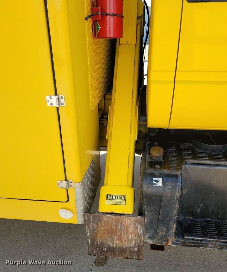 image for item IQ9914 1991  Chevrolet Kodiak  bucket truck