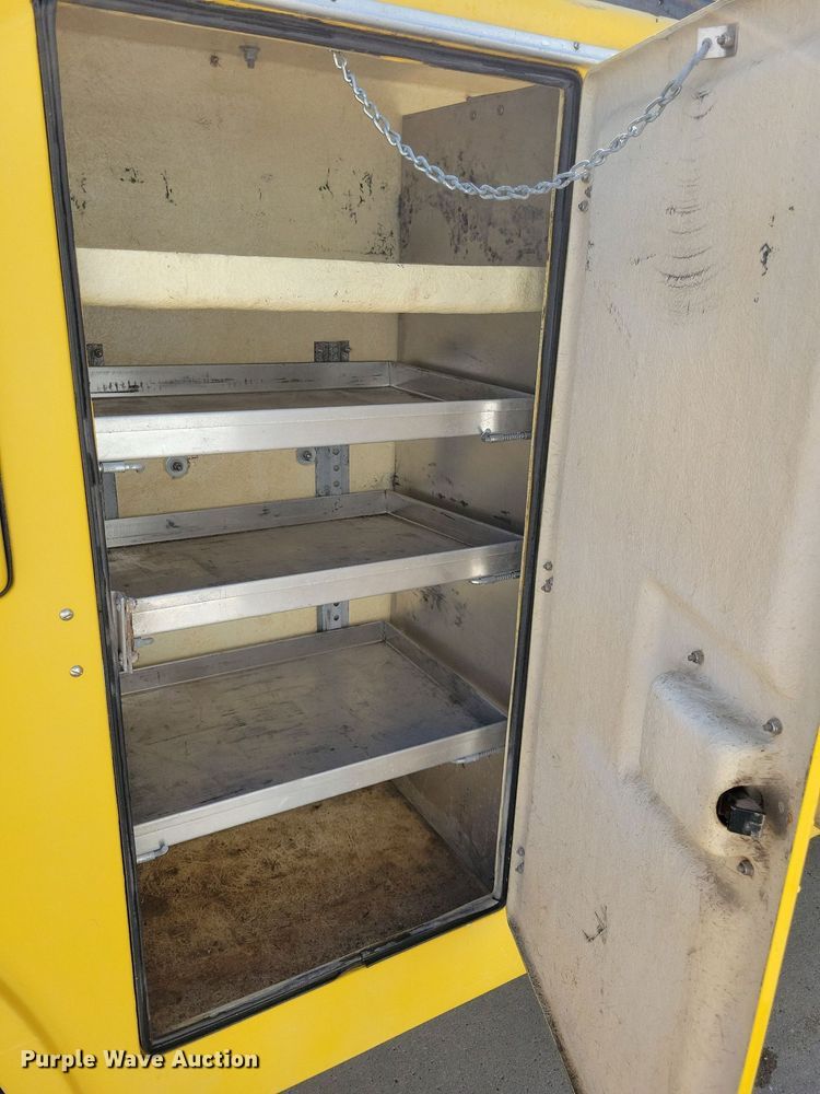 image for item IQ9914 1991  Chevrolet Kodiak  bucket truck