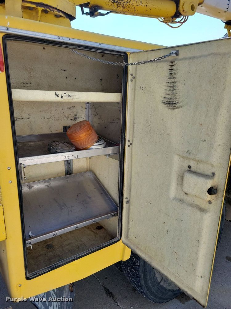 image for item IQ9914 1991  Chevrolet Kodiak  bucket truck