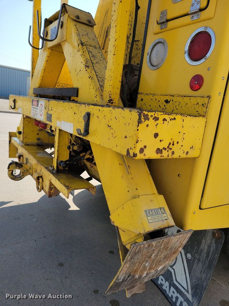 image for item IQ9914 1991  Chevrolet Kodiak  bucket truck