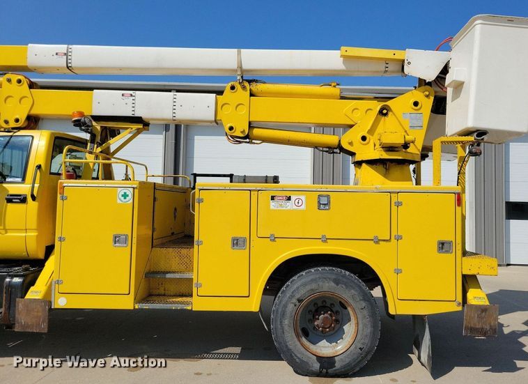 image for item IQ9914 1991  Chevrolet Kodiak  bucket truck