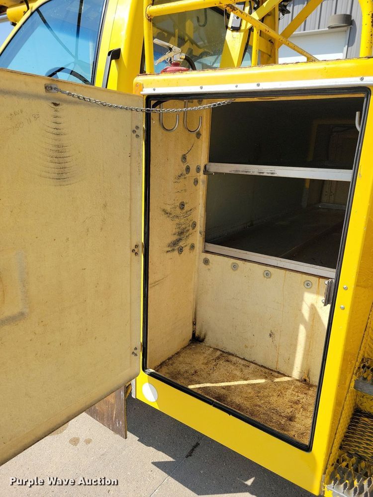 image for item IQ9914 1991  Chevrolet Kodiak  bucket truck