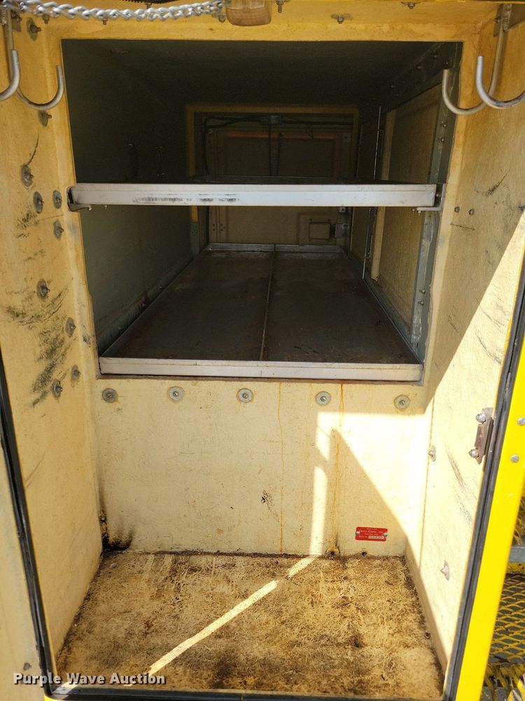 image for item IQ9914 1991  Chevrolet Kodiak  bucket truck