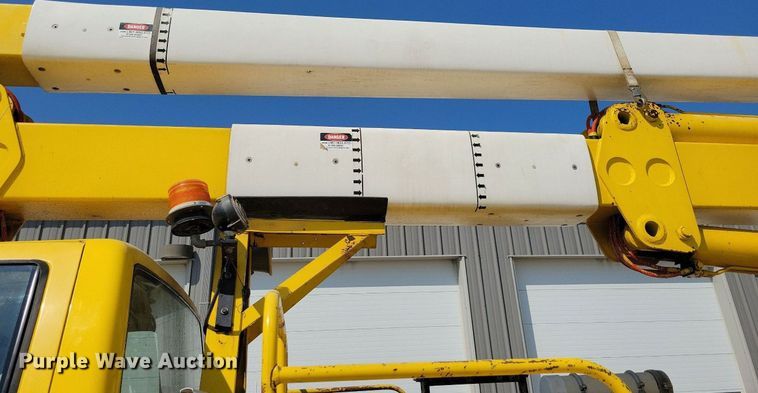 image for item IQ9914 1991  Chevrolet Kodiak  bucket truck