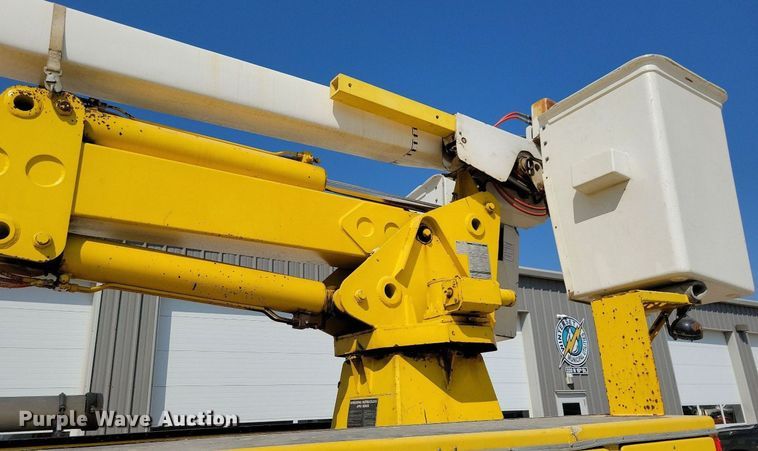 image for item IQ9914 1991  Chevrolet Kodiak  bucket truck