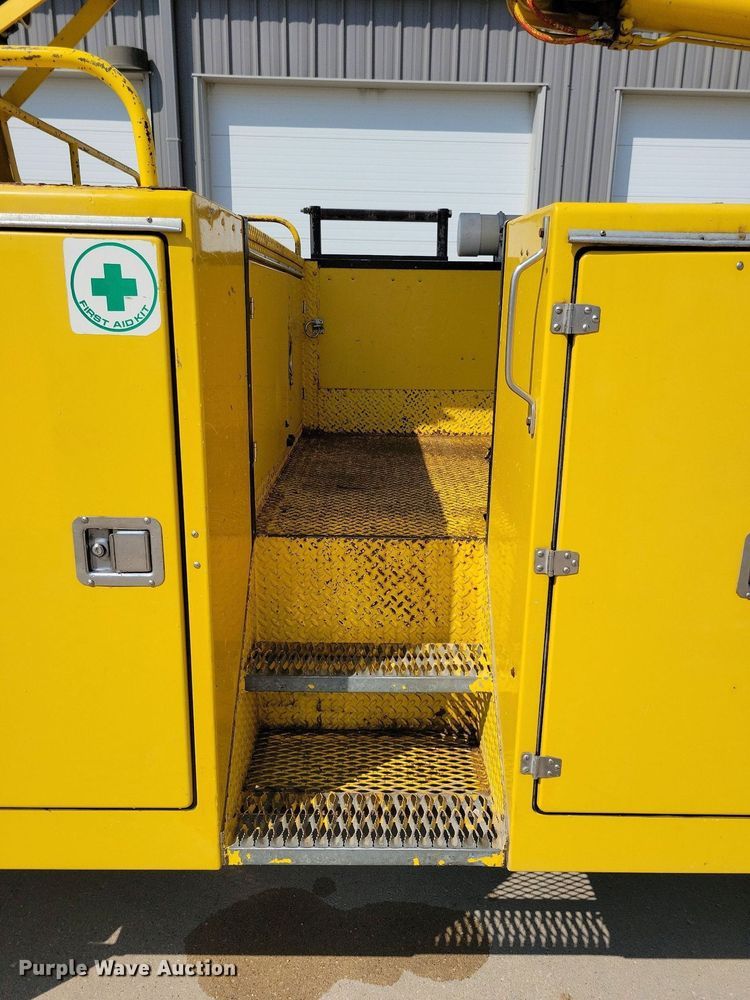 image for item IQ9914 1991  Chevrolet Kodiak  bucket truck