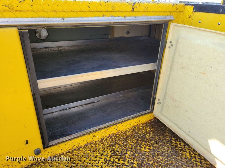 image for item IQ9914 1991  Chevrolet Kodiak  bucket truck