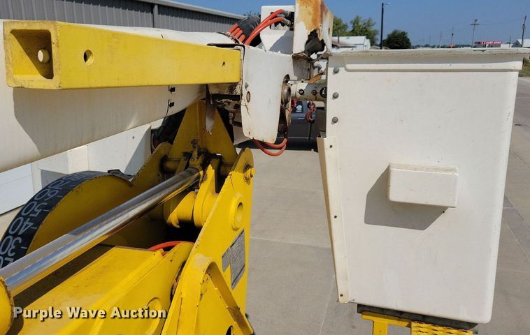 image for item IQ9914 1991  Chevrolet Kodiak  bucket truck