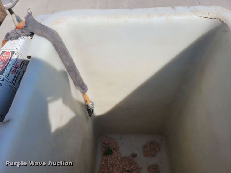 image for item IQ9914 1991  Chevrolet Kodiak  bucket truck