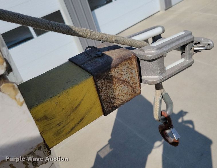 image for item IQ9914 1991  Chevrolet Kodiak  bucket truck