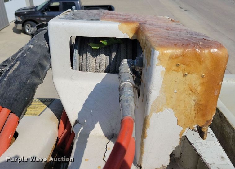 image for item IQ9914 1991  Chevrolet Kodiak  bucket truck