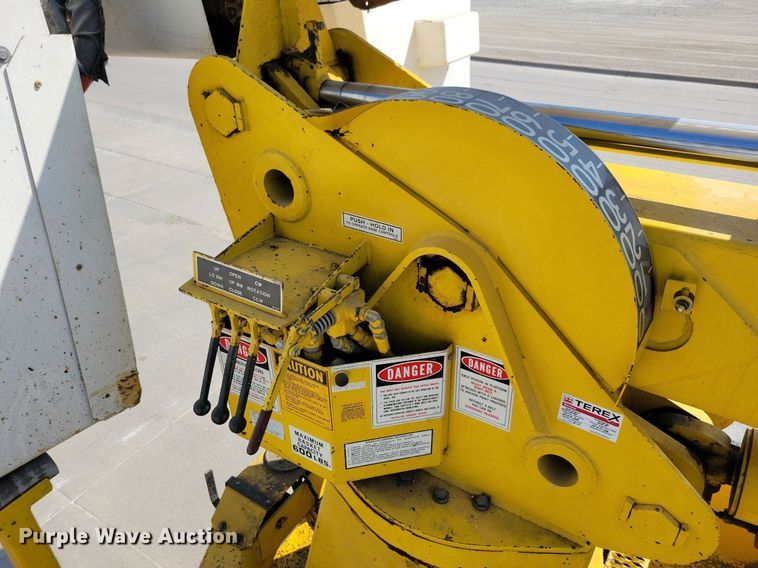 image for item IQ9914 1991  Chevrolet Kodiak  bucket truck