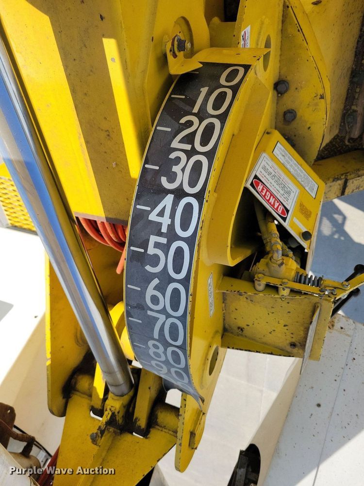 image for item IQ9914 1991  Chevrolet Kodiak  bucket truck