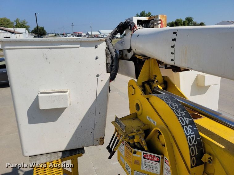 image for item IQ9914 1991  Chevrolet Kodiak  bucket truck