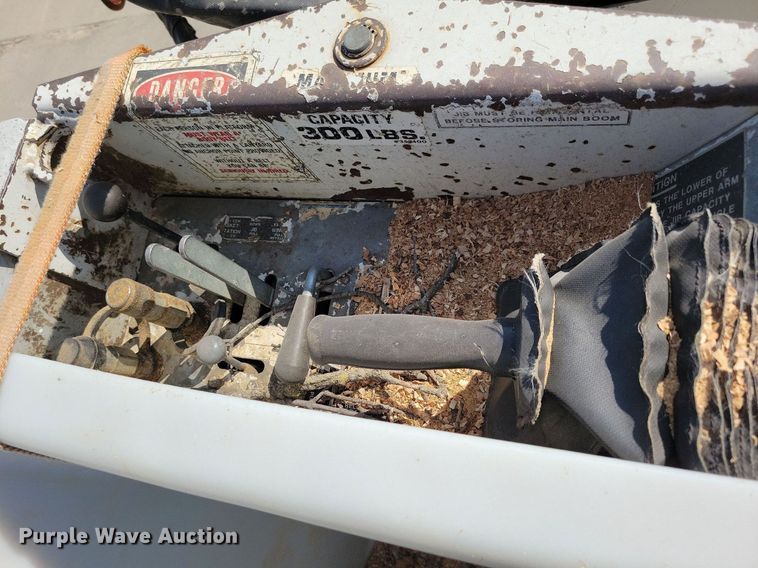 image for item IQ9914 1991  Chevrolet Kodiak  bucket truck