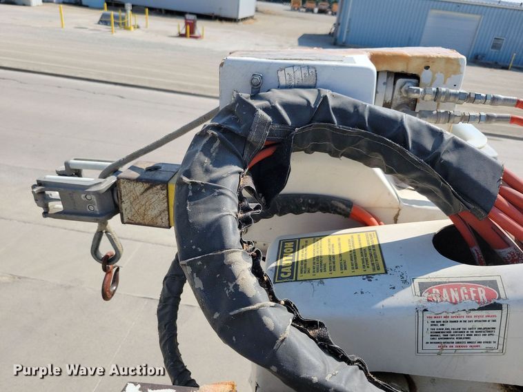 image for item IQ9914 1991  Chevrolet Kodiak  bucket truck