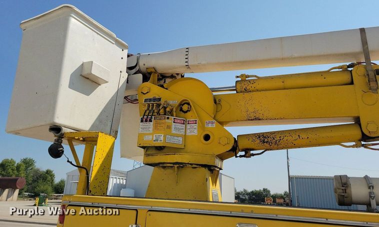 image for item IQ9914 1991  Chevrolet Kodiak  bucket truck