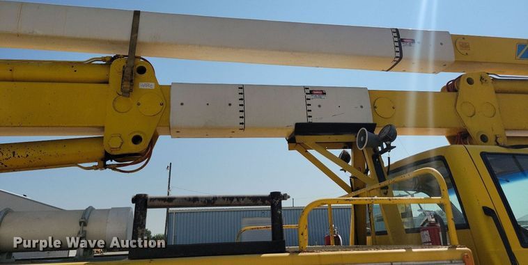 image for item IQ9914 1991  Chevrolet Kodiak  bucket truck