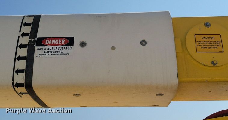 image for item IQ9914 1991  Chevrolet Kodiak  bucket truck