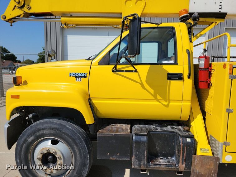 image for item IQ9914 1991  Chevrolet Kodiak  bucket truck