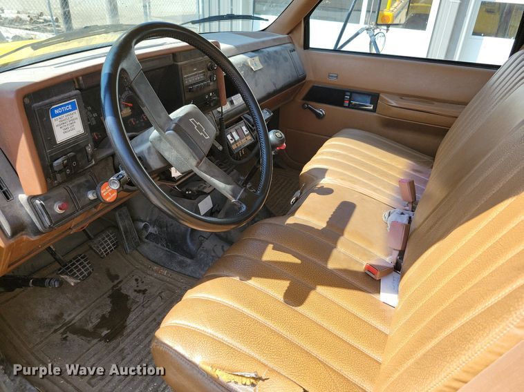 image for item IQ9914 1991  Chevrolet Kodiak  bucket truck