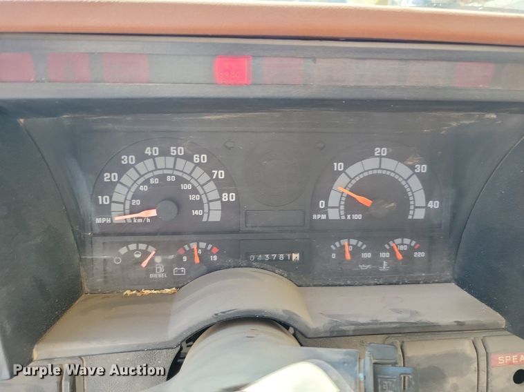 image for item IQ9914 1991  Chevrolet Kodiak  bucket truck