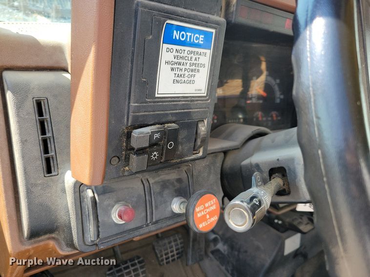 image for item IQ9914 1991  Chevrolet Kodiak  bucket truck