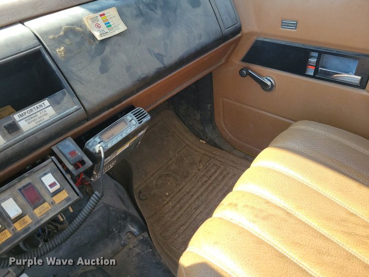 image for item IQ9914 1991  Chevrolet Kodiak  bucket truck