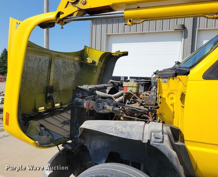 image for item IQ9914 1991  Chevrolet Kodiak  bucket truck