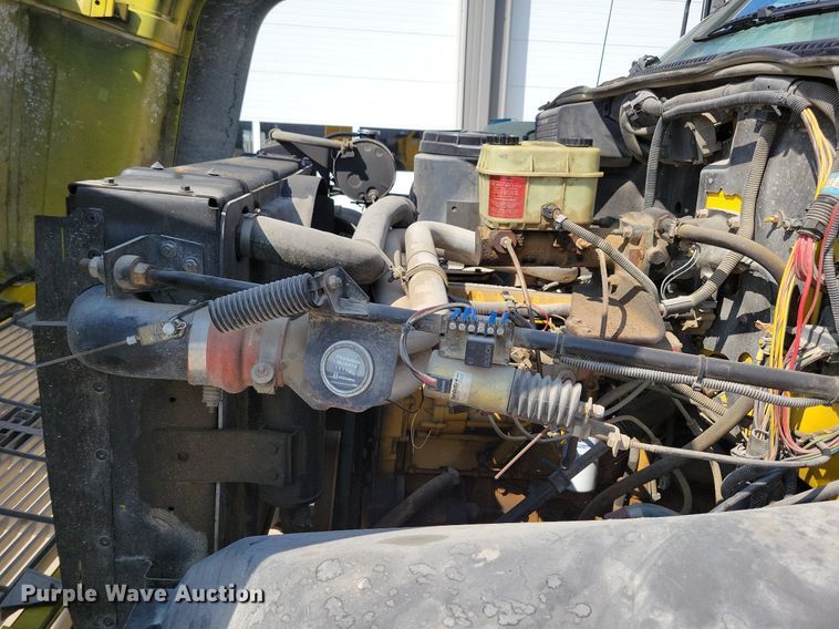 image for item IQ9914 1991  Chevrolet Kodiak  bucket truck