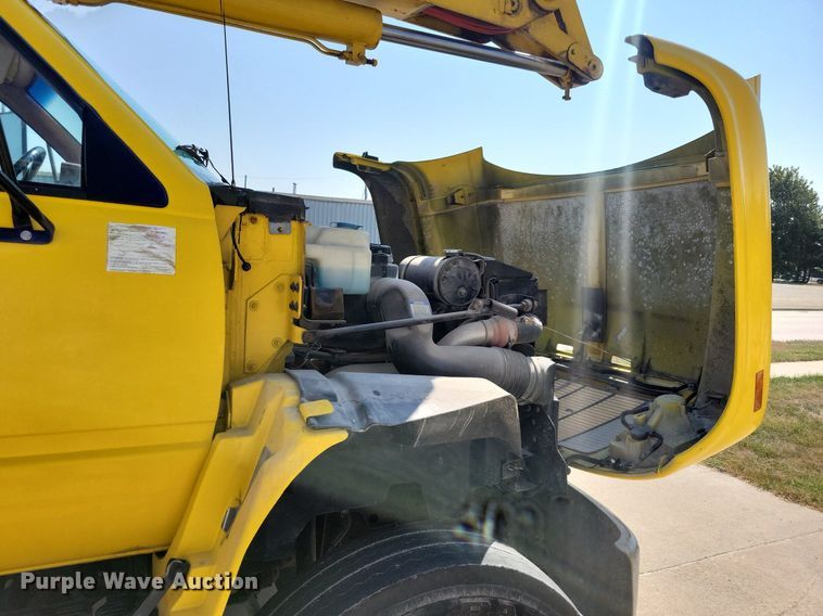 image for item IQ9914 1991  Chevrolet Kodiak  bucket truck