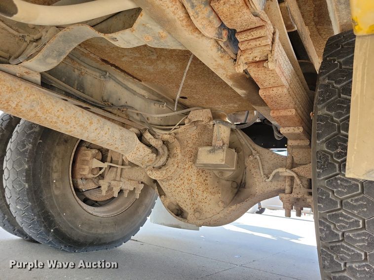 image for item IQ9914 1991  Chevrolet Kodiak  bucket truck