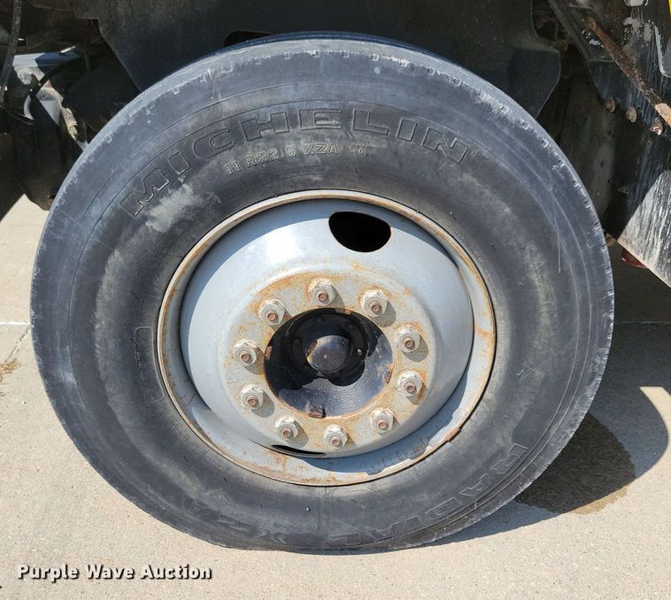 image for item IQ9914 1991  Chevrolet Kodiak  bucket truck