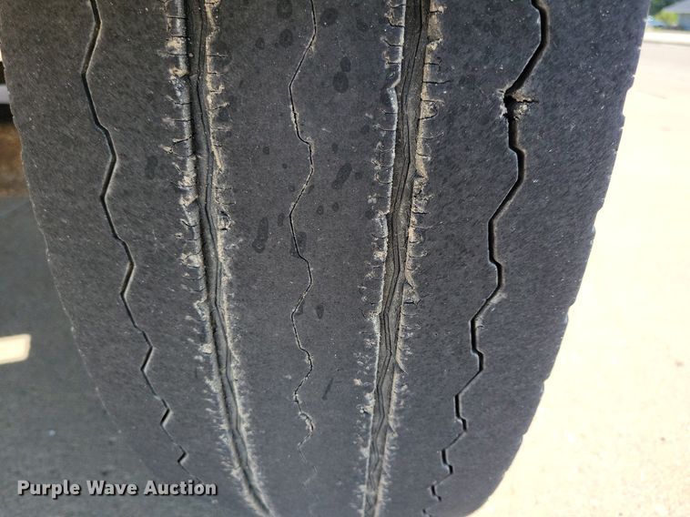 image for item IQ9914 1991  Chevrolet Kodiak  bucket truck