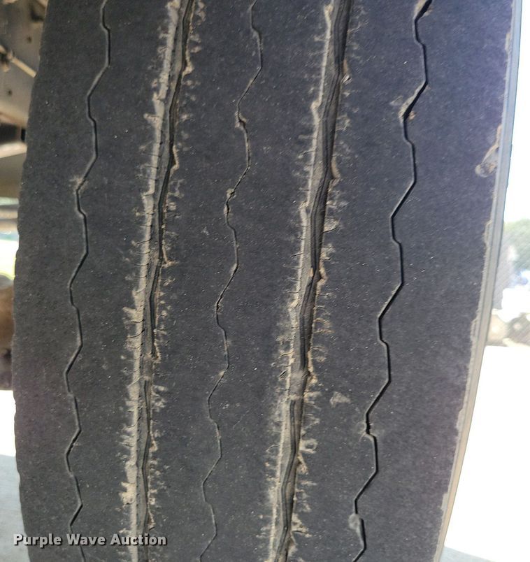 image for item IQ9914 1991  Chevrolet Kodiak  bucket truck