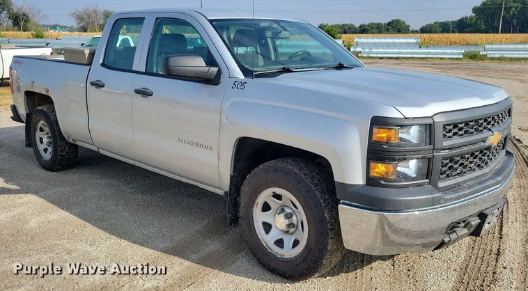 image for item IQ9915 2015 Chevrolet Silverado 1500  Double Cab pickup truck