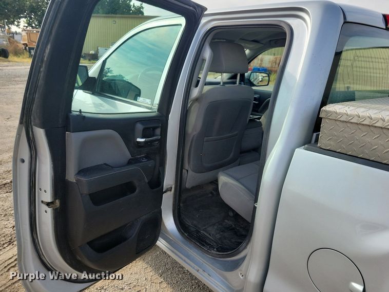 image for item IQ9915 2015 Chevrolet Silverado 1500  Double Cab pickup truck