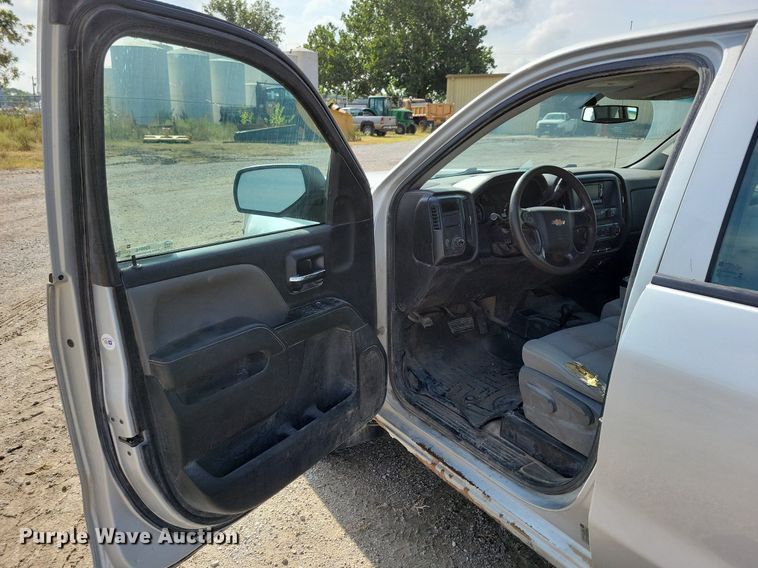 image for item IQ9916 2015 Chevrolet Silverado 1500  Double Cab pickup truck