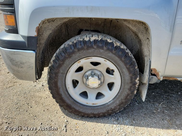 image for item IQ9916 2015 Chevrolet Silverado 1500  Double Cab pickup truck