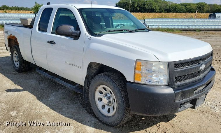 image for item IQ9917 2009 Chevrolet Silverado 1500  Ext. Cab pickup truck